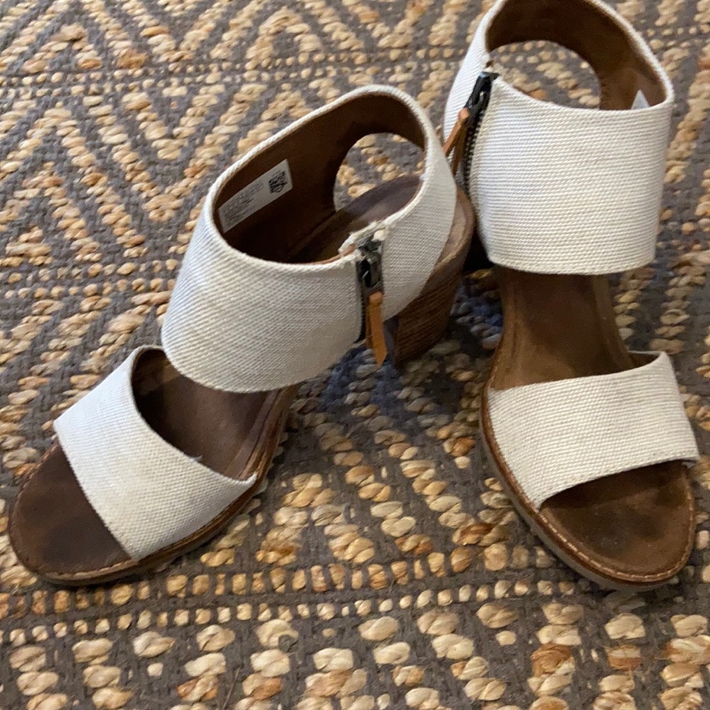 Tom’s healed sandals